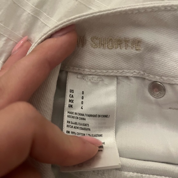 Cute low waisted shorts - Picture 4 of 4